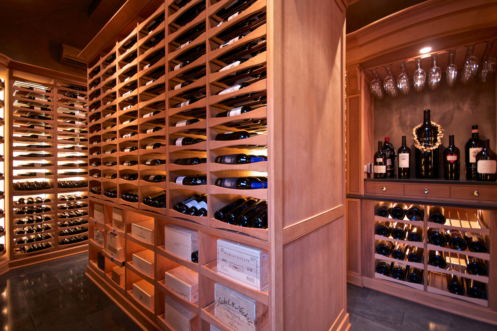 Large capacity wine cellar